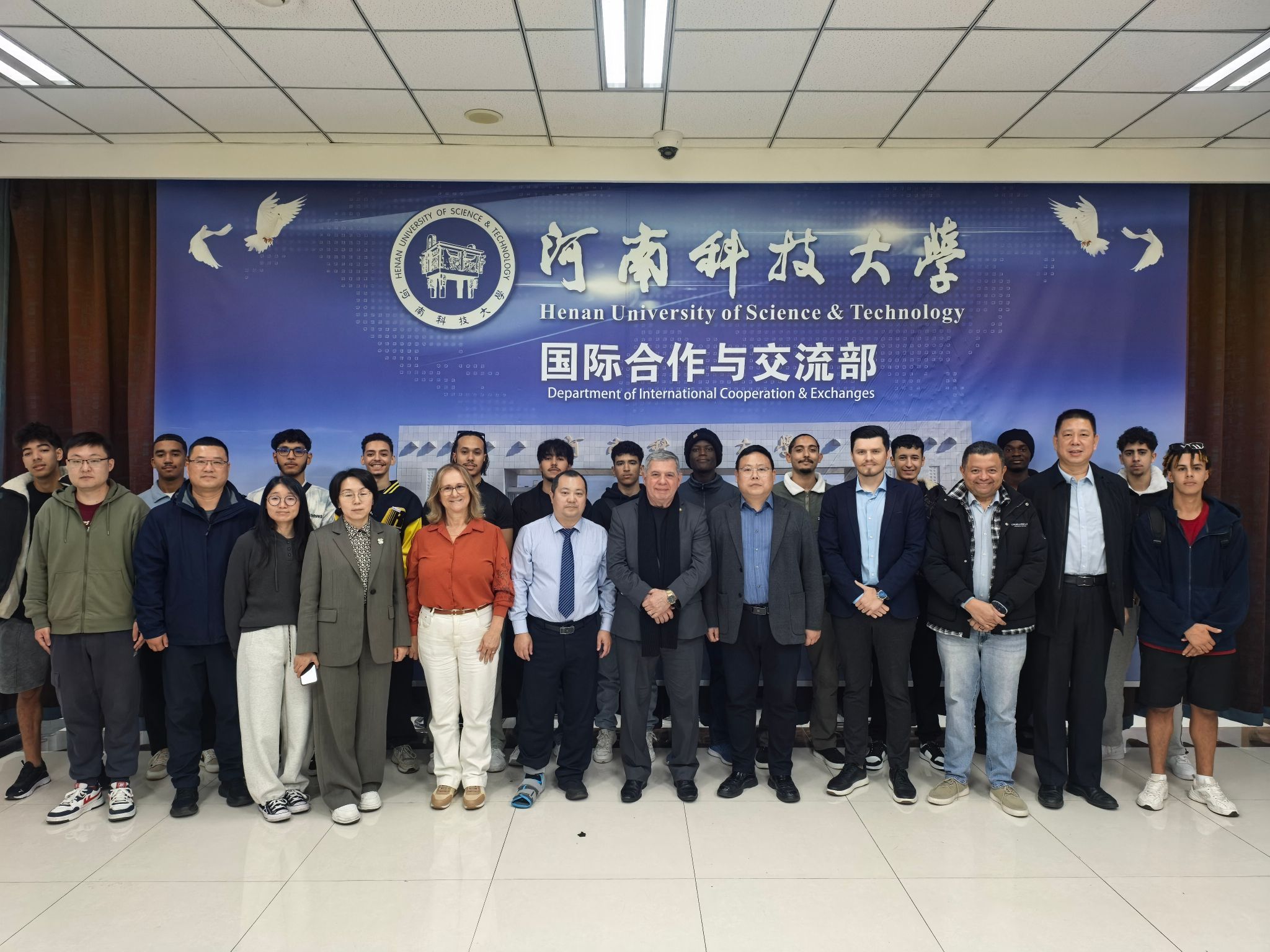 巴西圣卡塔琳娜州代表来访我校